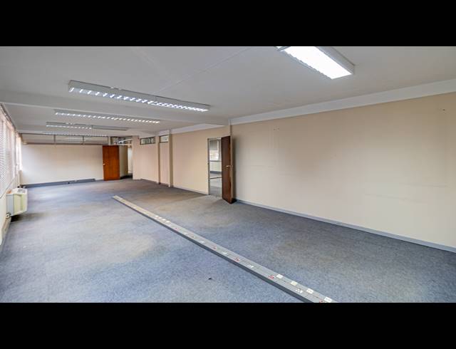 825M² OFFICE FOR SALE IN FERNDALE